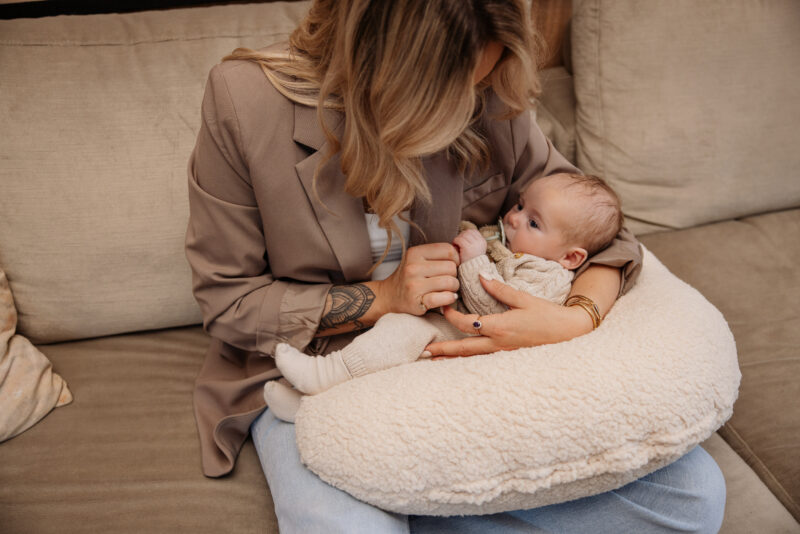 Voedingskussen Small Teddy Natural – Bild 8